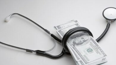 كم رواتب الاطباء في بريطانيا .. أجر الطبيب في المملكة المتحدة